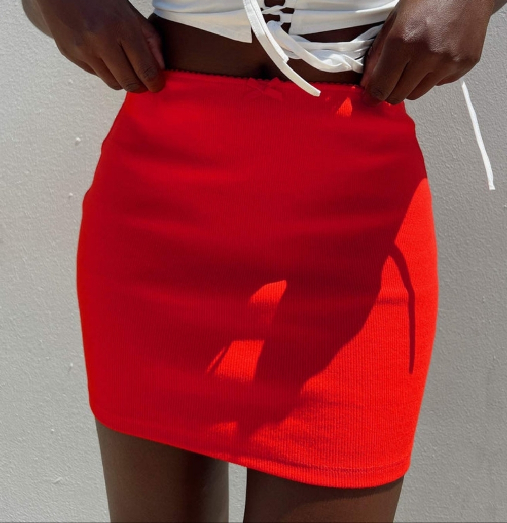 KAEL MID RISE MINI SKIRT RED size 4